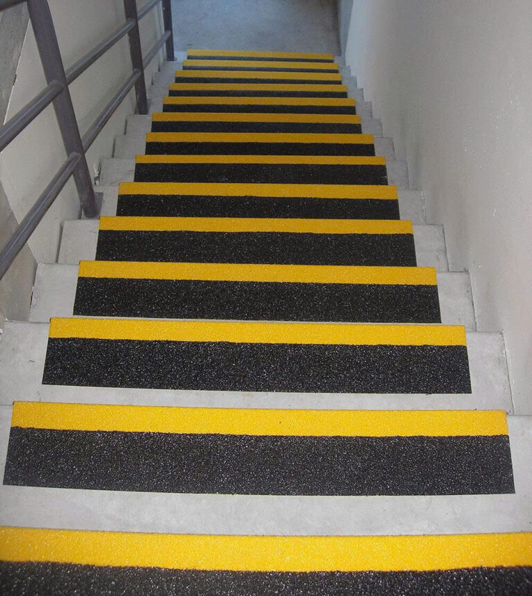 Tấm Chống Trượt Cho Cầu Thang 120x20x0.35 17951